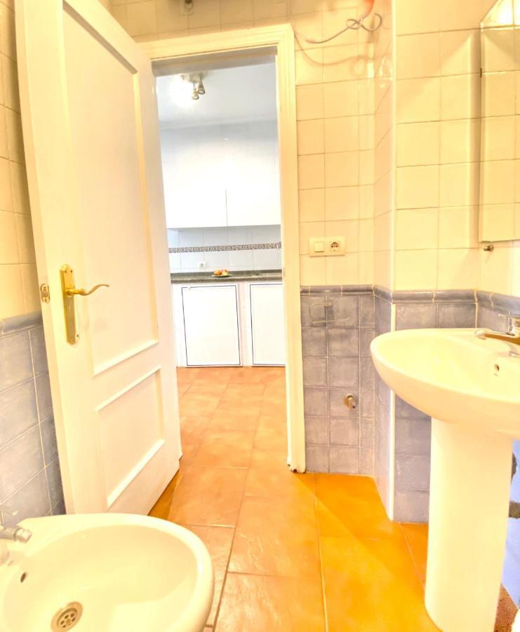 Comfortable Studio Old Town, Parking Optional 塞维利亚 外观 照片